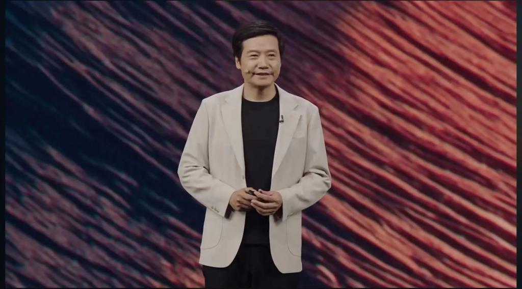 热搜，雷军称“小米YU7没有三十几万下不了台的”，未过多介绍辅助驾驶；有“黄牛”称可代订	，代抢费最高1.2万元？公司回应：别信！  第7张